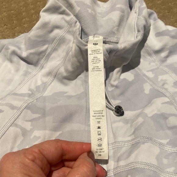 Lululemon scuba jacket, size 14 - Picture 2 of 4